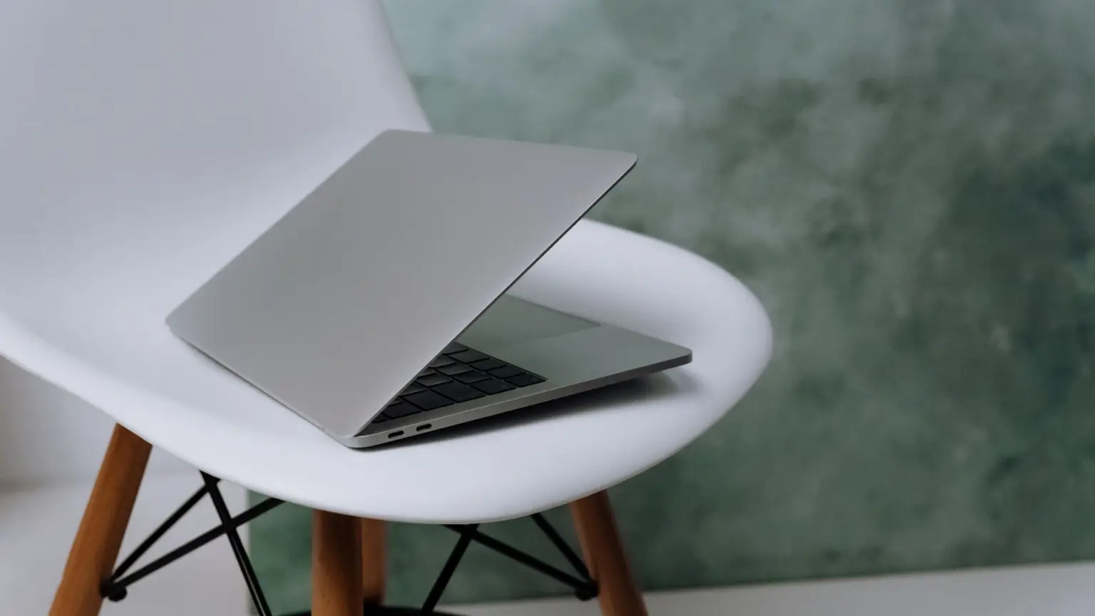 Digital Minimalism Beyond the Hype